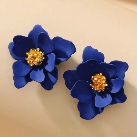Blue 3D Elegant Flower Earrings - Picture 3 of 4